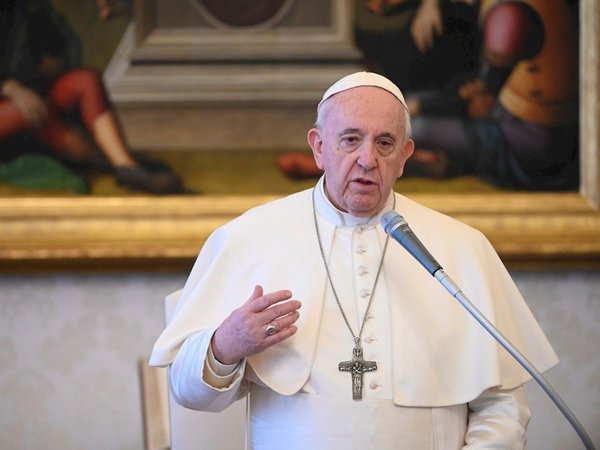 El papa reza por los medios de comunicación que ayudan a no sentirse aislados