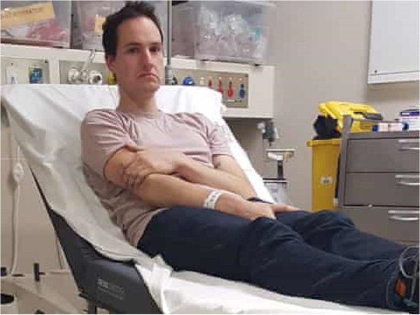 Australiano fue hospitalizado con nariz llena de imanes tras intentar inventar collar anticontagio