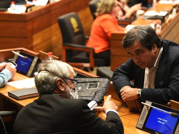 En Senado dan la espalda a reclamo ciudadano y no recortan privilegios