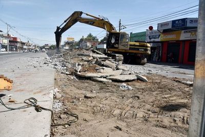 MOPC echa “paradas” del metrobús y promete mejorar la malograda avenida - Economía - ABC Color