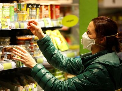 Economía global puede contraerse cerca del 1% o más por el Covid-19