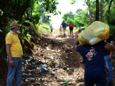 Crece el malestar en CDE por  lenta distribución de bolsas de alimentos