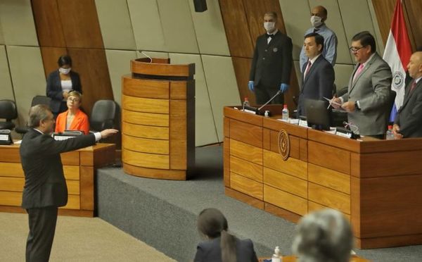 Ministro Jiménez  juró como representante en el Consejo - Judiciales y Policiales - ABC Color