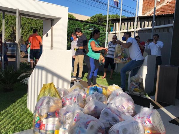 Cámara de Industria y Comercio de PJC  entrega cestas básicas a vendedores informales de la línea internacional