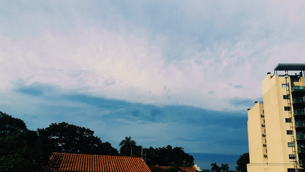 Jueves con lluvias, tormentas eléctricas y descenso de temperatura