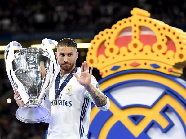 Ramos presume de 'Champions' ante una acción en redes del Ajax