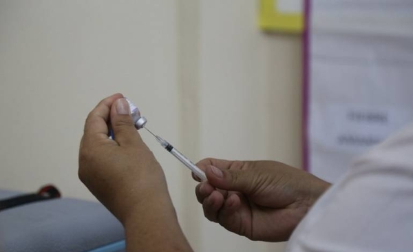 HOY / Vacunas antigripales llegan la próxima semana y serán aplicadas por agendamiento