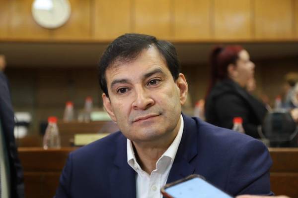 Ovelar justificó a bancada oficialista que evitó el estudio del proyecto que recorta gastos superfluos: “No hubo consenso” - ADN Paraguayo