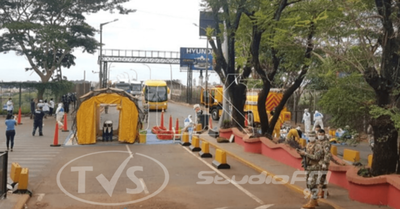Mil paraguayos quieren retornar al país: algunos esperan en aeropuertos