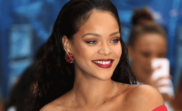 HOY / Rihanna, imparable con su línea de belleza
