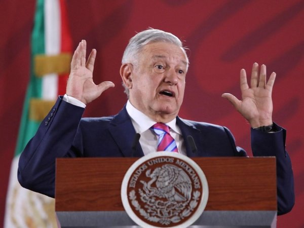 Presidente de México dice que la crisis del coronavirus es "pasajera"