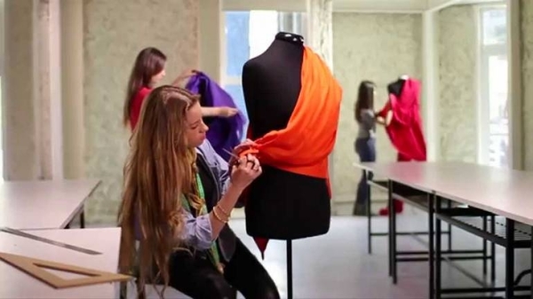 HOY / Confeccionistas hacen frente a la crisis con un Congreso Internacional de Moda