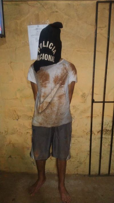 Detenido por hurtar zapatos en microcentro esteño - ABC en el Este - ABC Color