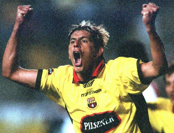 Héctor Blanco alienta a los hinchas del Barcelona de Guayaquil