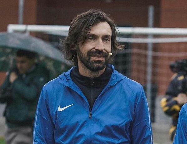 Pirlo planea su estreno como DT