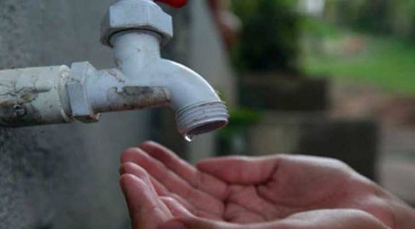 HOY / El drama del agua en cuarentena: "Vuelvo del hospital donde trabajo y no puedo bañarme"