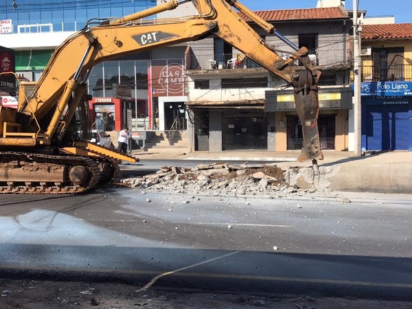 Demolición de 'paradas' del metro bús: 'me pregunto por qué ahora se puede y no se pudo hace dos años'- Alcides Riveros