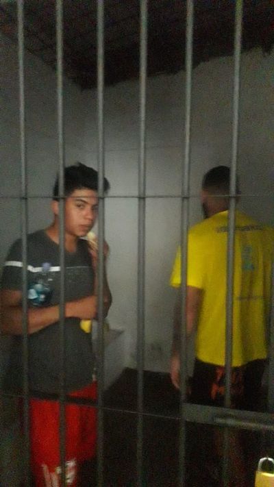 Denuncian privilegios a policía detenido por liderar banda de asaltantes - Nacionales - ABC Color