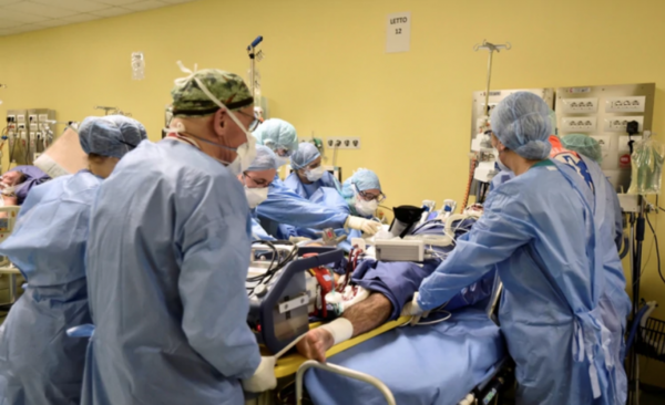 HOY / Italia experimenta con medicina que evitaría el avance del coronavirus