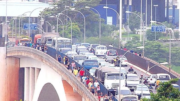 Aclaran que ingenieros vinieron para construir hospitales