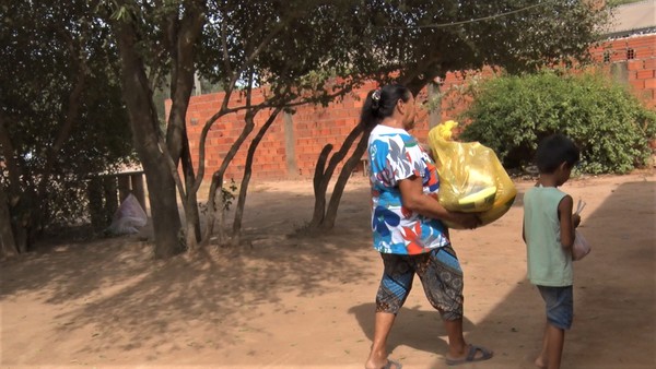 Distribuyen 200 kits de alimentos a familias de varios barrios de Loma Plata