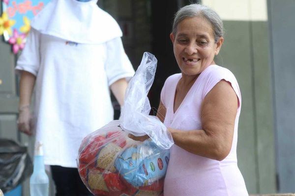 Central entrega alimentos a familias vulnerables