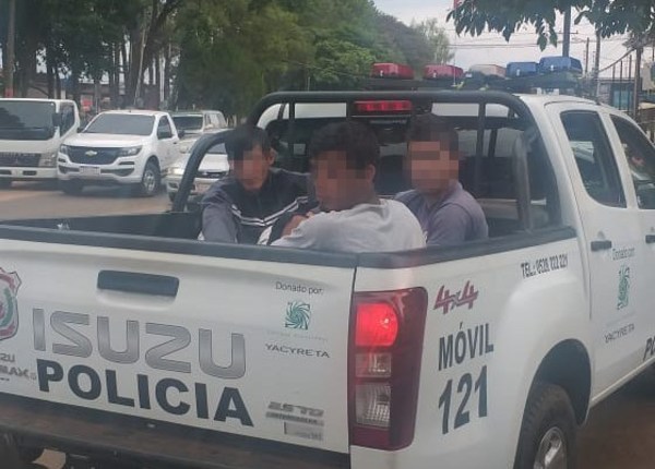 Detienen a tres jóvenes por hurto - Campo 9 Noticias