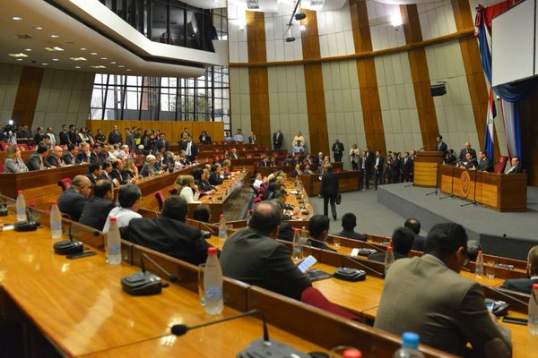 Fiscalía investigará a funcionarios del Congreso tras caso confirmado del covid-19 | Noticias Paraguay