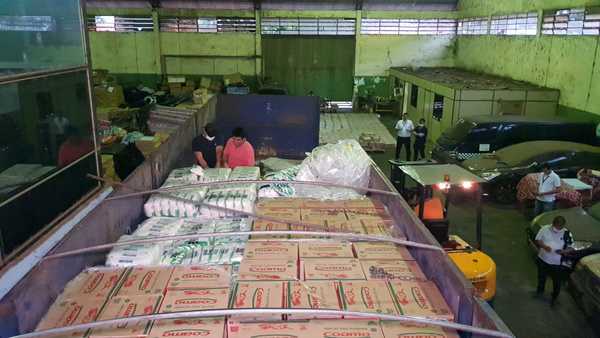ADUANEROS y MARINOS se pelean por COIMA y cae camión repleto de CONTRABANDO