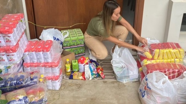 Patty Orué preparó víveres para los más necesitados
