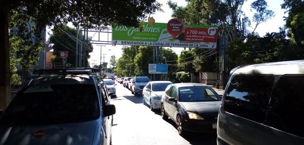 Sigue el intenso tránsito en Asunción, pero todos exhiben permisos para circular - Nacionales - ABC Color