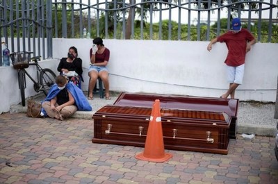 Se recogen 100 cadáveres por día en Guayaquil y la alcaldesa le pidió al Gobierno que autorice al municipio a levantarlos - ADN Paraguayo