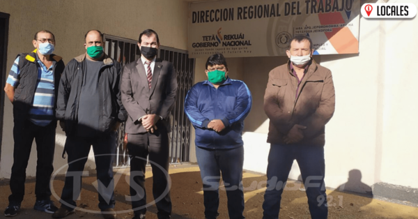 Chóferes del transporte público reclaman sus haberes en el Ministerio de Trabajo