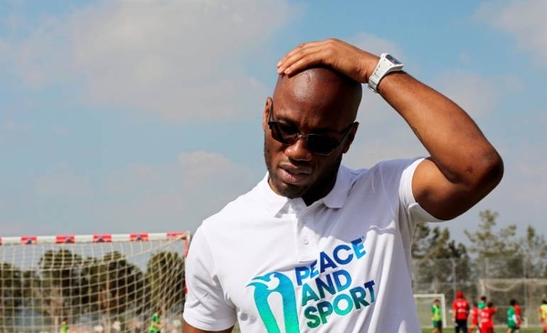 HOY / Eto'o y Drogba critican la idea de probar una vacuna del COVID-19 en África