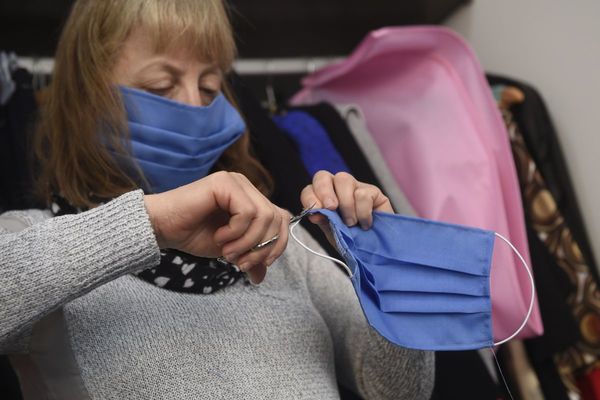 El coronavirus desata carrera despiadada entre países por conseguir mascarillas