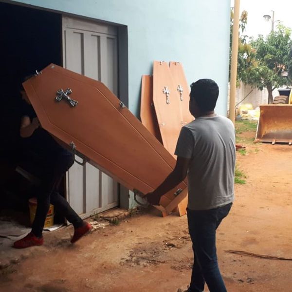 Medida drástica: intendente de Capiibary compró cajones