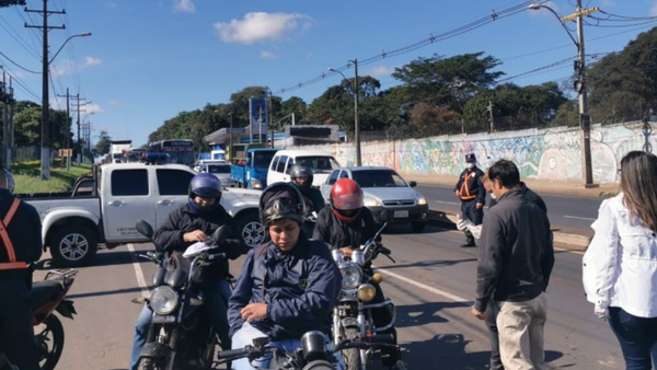 La ciudadanía no acata las medidas del gobierno y circula normalmente por las calles