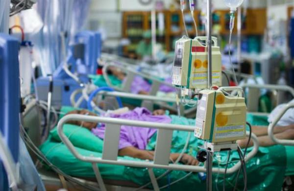 Paciente con coronavirus muerde en la cara a una enfermera para escapar de la cuarentena - C9N