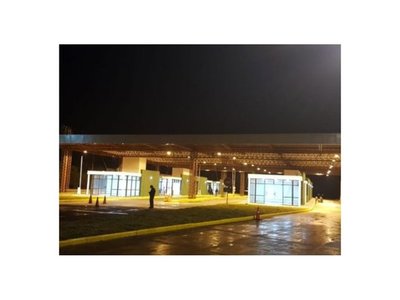 Paso fronterizo: Prohibido parar a sacarse fotos, motos, bicis y cruce a pie