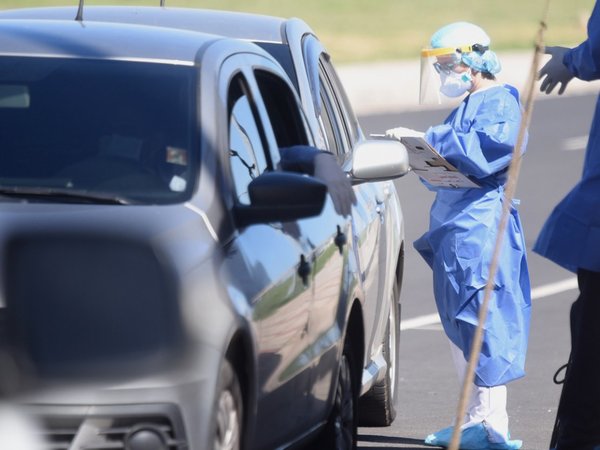 Salud toma muestras para pruebas de Covid-19 en la Costanera