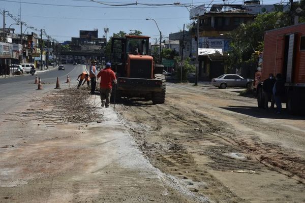 MOPC continúa con trabajos de demolición de paradas del fallido metrobús - Nacionales - ABC Color