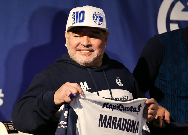 Maradona y un plan solidario en medio de la crisis