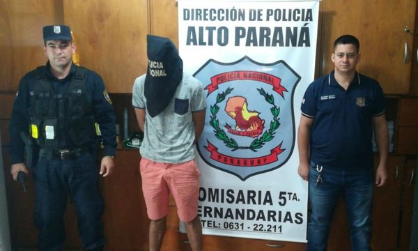 Delincuente rompe vidrio de comercio y roba bicicleta