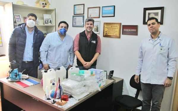 Donan guantes, tapabocas, y alcohol en gel al Hospital Regional