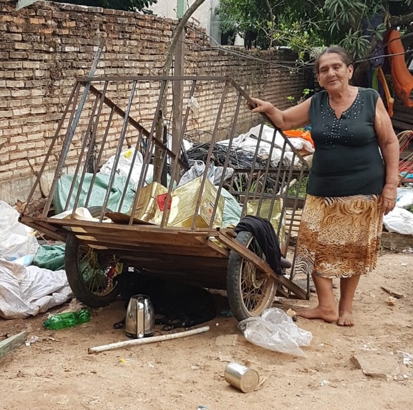 Es recicladora y tiene a 14 miembros de su familia bajo su techo | San Lorenzo PY