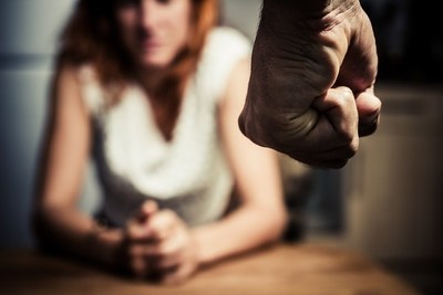 Aumento de casos de violencia doméstica: Recuerdan que servicio para víctimas sigue operando