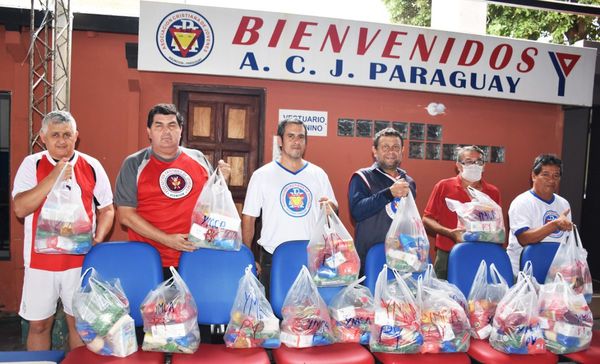 Jóvenes cristianos entregan kits para sectores carenciados