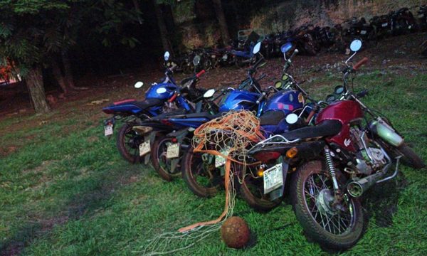 Jóvenes abandonan sus motos en cancha de vóley – Diario TNPRESS
