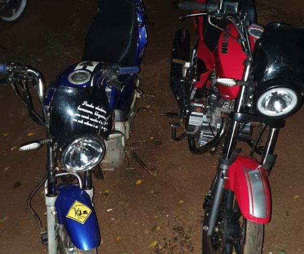 Grupo de jóvenes escapa de la Policía y abandona motocicletas – Diario TNPRESS