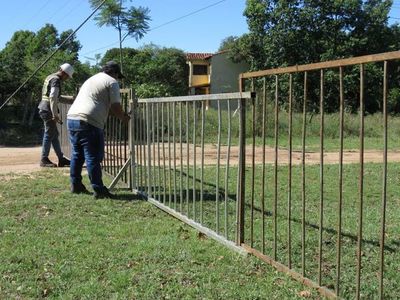 Colocan vallas de metal en 67 calles de Villa Florida - Nacionales - ABC Color